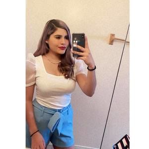 Meet your Posher, Crystal